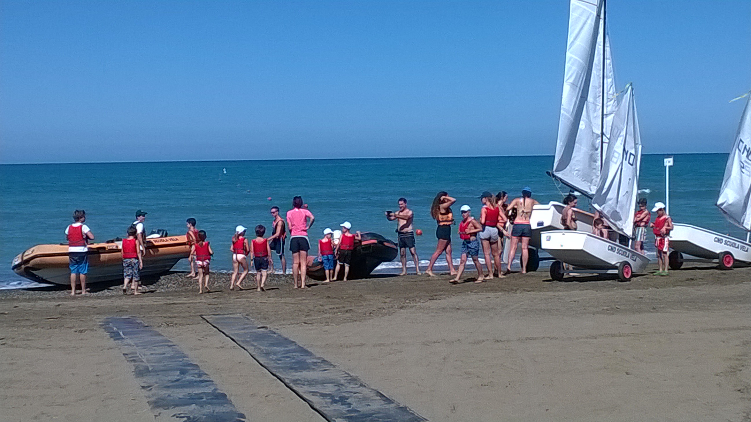 La Scuola Vela in piena attività